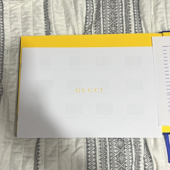 Authentic Gucci Holiday 2019 Book - Picture 3 of 6
